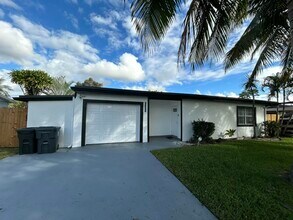 5839 Daphne Dr in West Palm Beach, FL - Building Photo - Building Photo