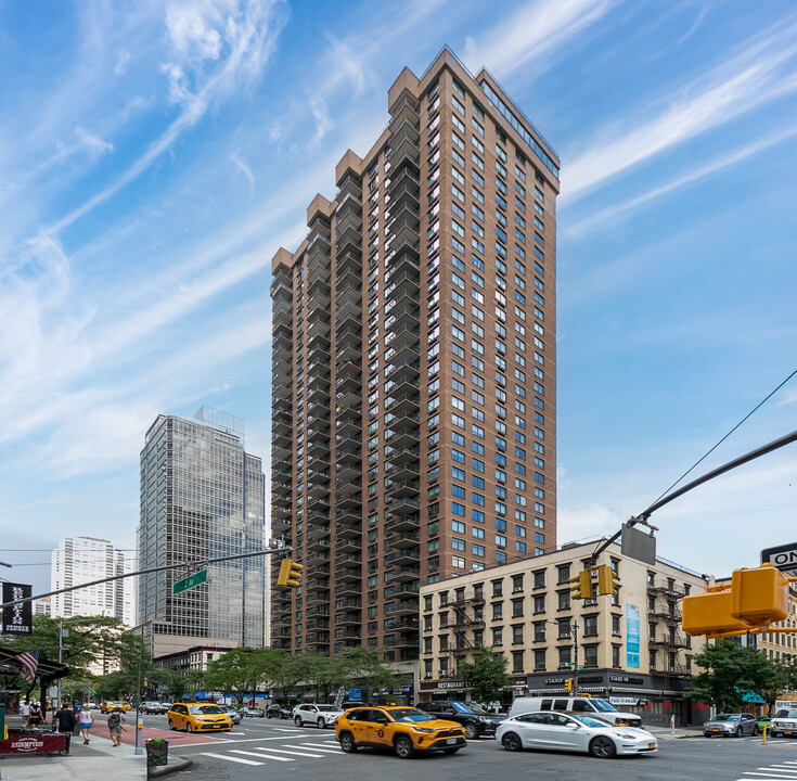 Connaught Tower Co-op in New York, NY - Building Photo