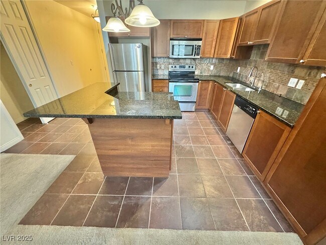 2455 W Serene Ave in Las Vegas, NV - Building Photo - Building Photo