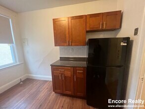 1634 Commonwealth Ave, Unit 24 in Boston, MA - Foto de edificio - Building Photo