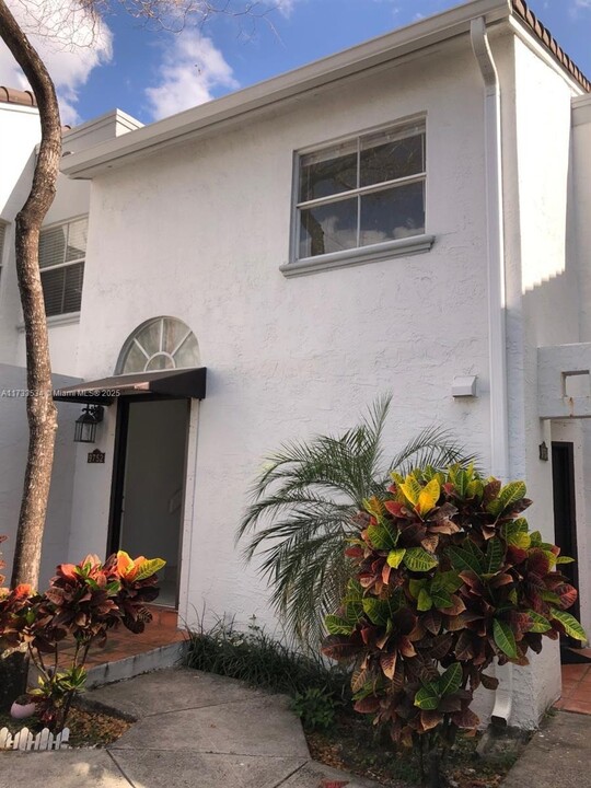 9752 NW 46th Ter, Unit 136 in Doral, FL - Building Photo