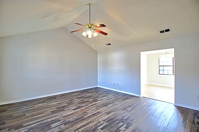 942 Gulfstream Rd in Hinesville, GA - Building Photo - Building Photo