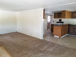 122 W Front St in Three Forks, MT - Foto de edificio - Building Photo