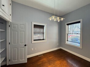 8 Cross St E, Unit 1 in Somerville, MA - Foto de edificio - Building Photo