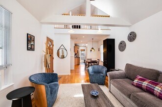 5 White Way in Rockport, MA - Foto de edificio - Building Photo