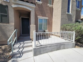 9157 Desirable Ct in Las Vegas, NV - Building Photo - Building Photo