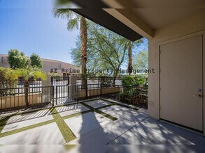 7300 E Earll Dr in Scottsdale, AZ - Foto de edificio - Building Photo