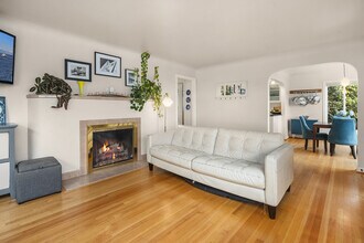 6924 38th Ave SW in Seattle, WA - Building Photo - Building Photo