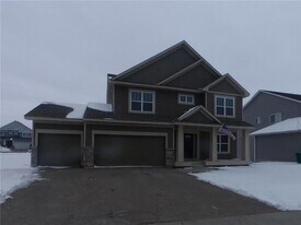16043 Estate Ln in Lakeville, MN - Building Photo