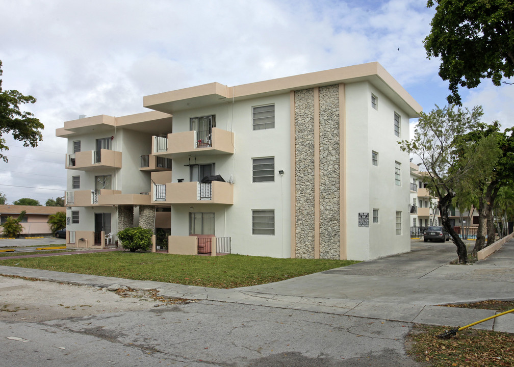 Capri Apartments in North Miami, FL - Building Photo