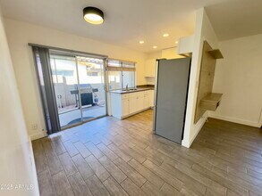 1021 W Mission Ln in Phoenix, AZ - Building Photo - Building Photo