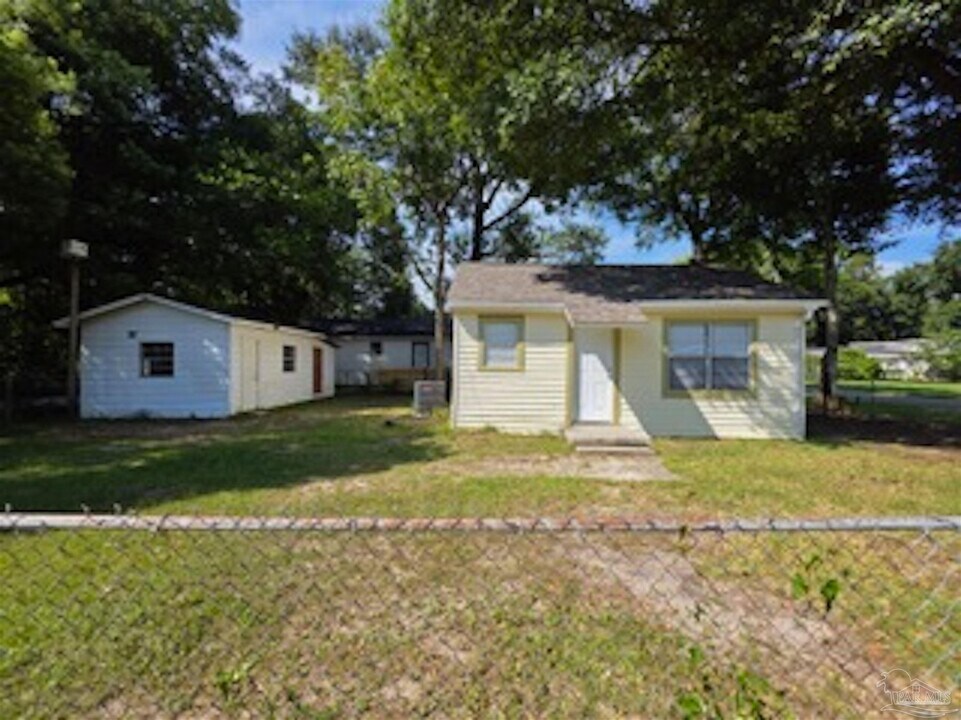 801 N 47th Ave in Pensacola, FL - Building Photo