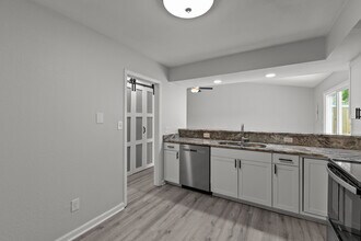 871 Riverbend Rd in Virginia Beach, VA - Building Photo - Building Photo