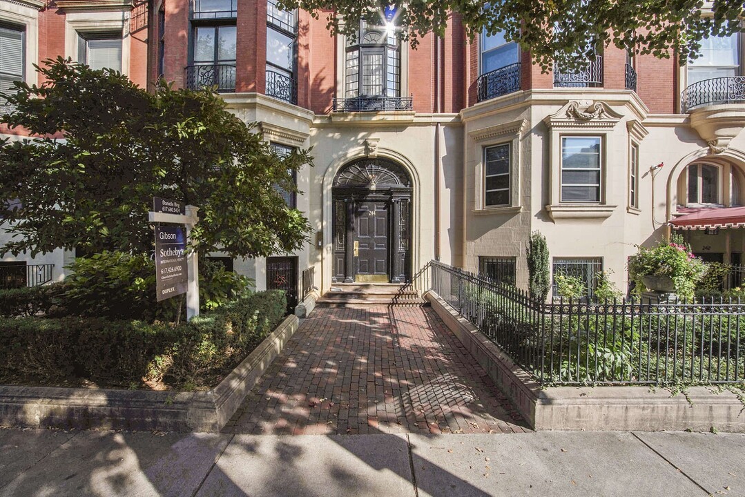 244 Beacon St, Unit 1B in Boston, MA - Building Photo