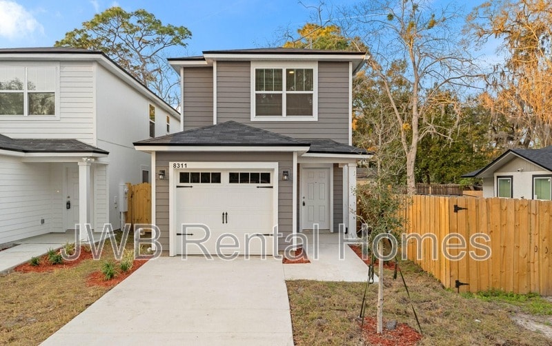 8311 Dandy Ave in Jacksonville, FL - Building Photo