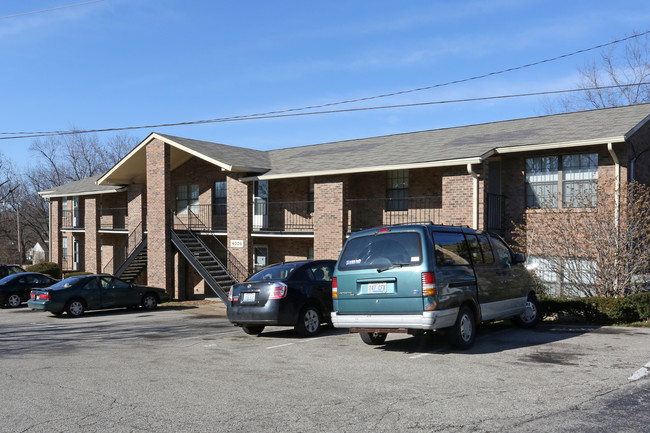 Poplar Gardens in Louisville, KY - Building Photo - Building Photo