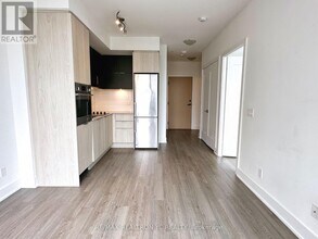 1-421 Belsize Dr in Toronto, ON - Building Photo - Building Photo