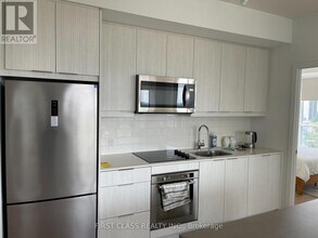 32-832 Forest Manor Rd in Toronto, ON - Building Photo - Building Photo