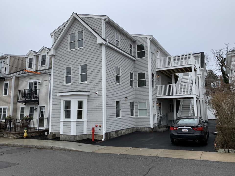 17 Howland St, Unit 1 in Plymouth, MA - Building Photo