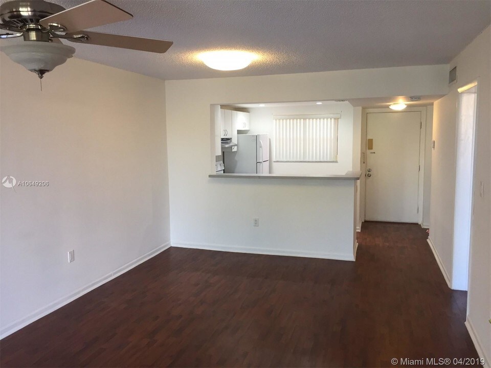 10815 SW 112th Ave-Unit -311 in Miami, FL - Building Photo
