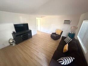 2524 Erskine Creek Rd, Unit B in Lake Isabella, CA - Building Photo - Building Photo