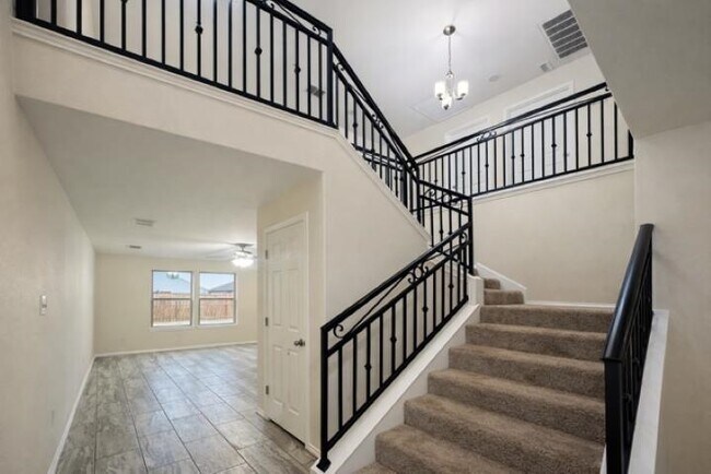 5822 Doctorado Dr in Laredo, TX - Building Photo - Building Photo