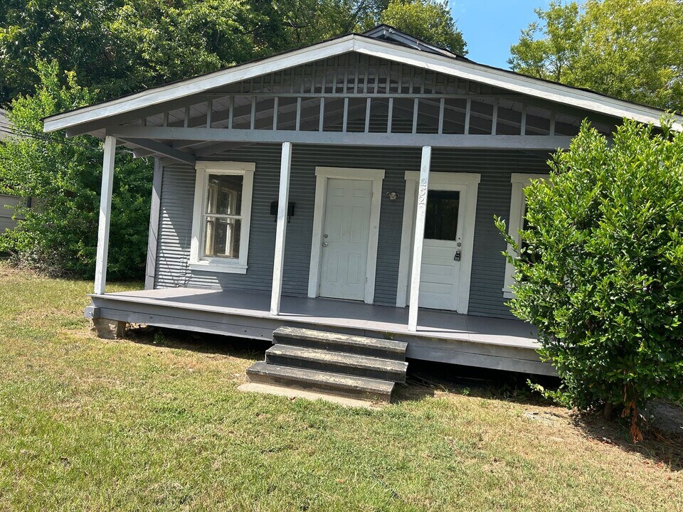 2520 Emery St in Shreveport, LA - Building Photo