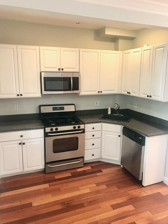 4 Colebrook St in Boston, MA - Building Photo