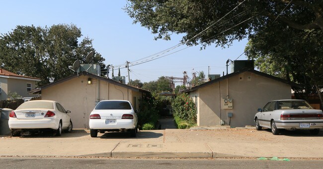 520 N 6th Ave in Oakdale, CA - Building Photo - Building Photo