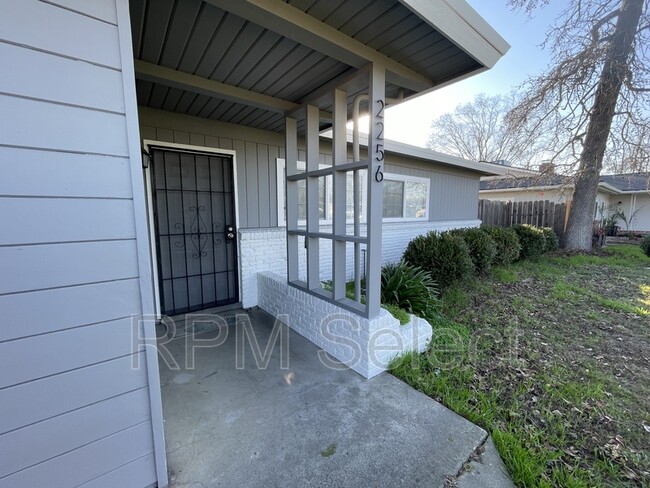 2256 El Camino Ave in Sacramento, CA - Building Photo - Building Photo