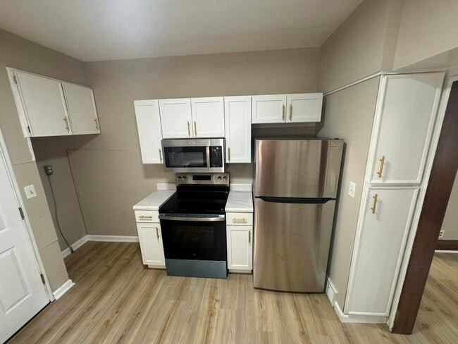 3901 Berkeley in Toledo, OH - Building Photo - Building Photo