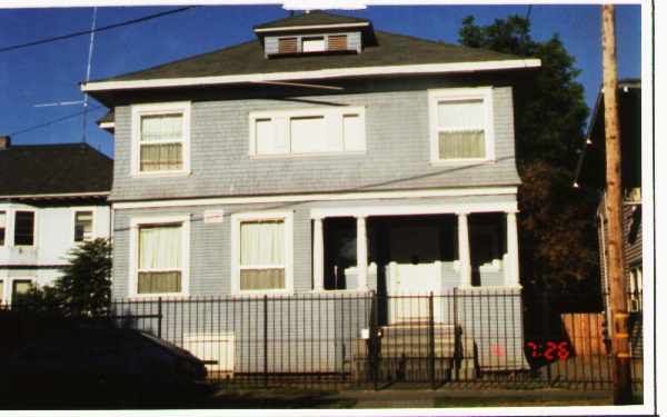 715 N Sutter St in Stockton, CA - Building Photo