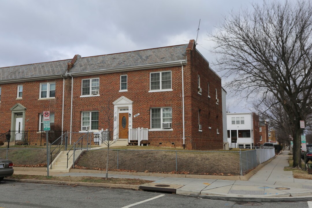 1846 C St SE in Washington, DC - Foto de edificio
