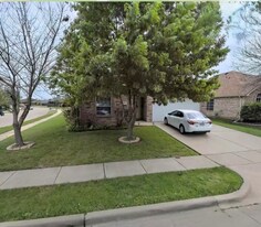 400 Angler Dr in Crowley, TX - Building Photo