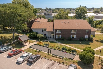 Dogwood Terrace in Franklin Square, NY - Building Photo - Building Photo