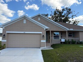 855 Cumberland Rd in Venice, FL - Building Photo