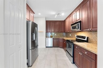 13909 SW 86th Ct in Palmetto Bay, FL - Building Photo - Building Photo