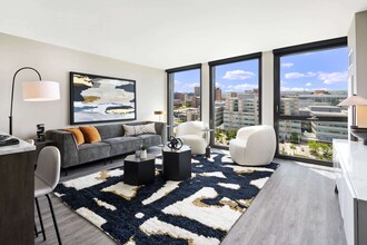 Atrio Apartments in Chicago, IL - Building Photo - Building Photo