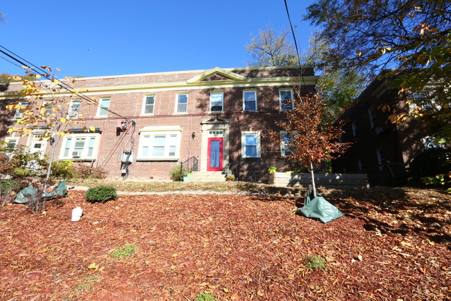 812 Taylor St NE