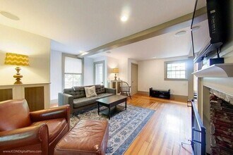 300 Broadway in Newport, RI - Building Photo - Building Photo