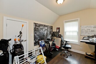 2912 N Avers Ave, Unit 2 in Chicago, IL - Building Photo - Building Photo