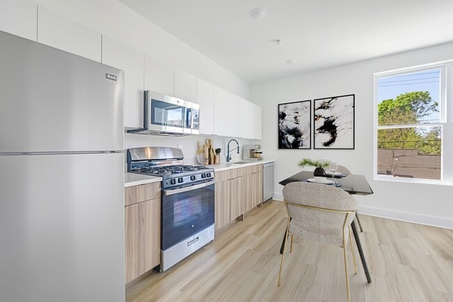 30-32 McAdoo Ave in Jersey City, NJ - Building Photo - Building Photo