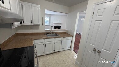 8 Rose Ln in Danbury, CT - Building Photo - Building Photo