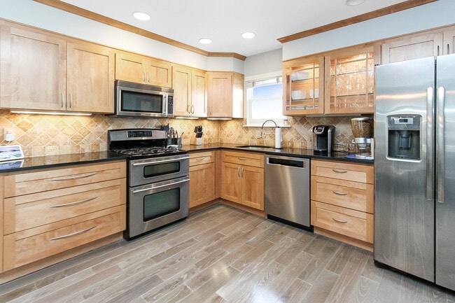 43 Waterbury Ave in Stamford, CT - Building Photo - Building Photo