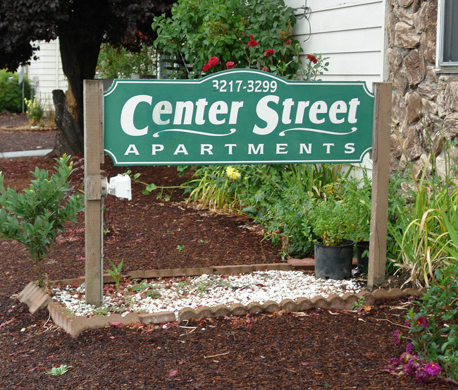 3217-3299 Center St NE in Salem, OR - Foto de edificio - Building Photo