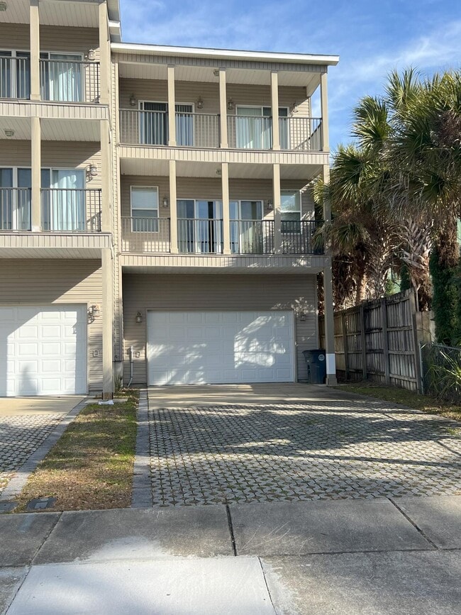 property at 1147 N Bayshore Dr