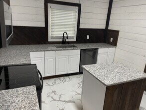 112 Yates St in Mount Vernon, TX - Building Photo - Building Photo