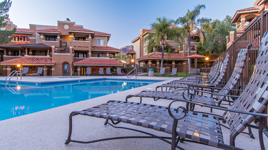 Skyline Gateway in Tucson, AZ - Foto de edificio - Building Photo