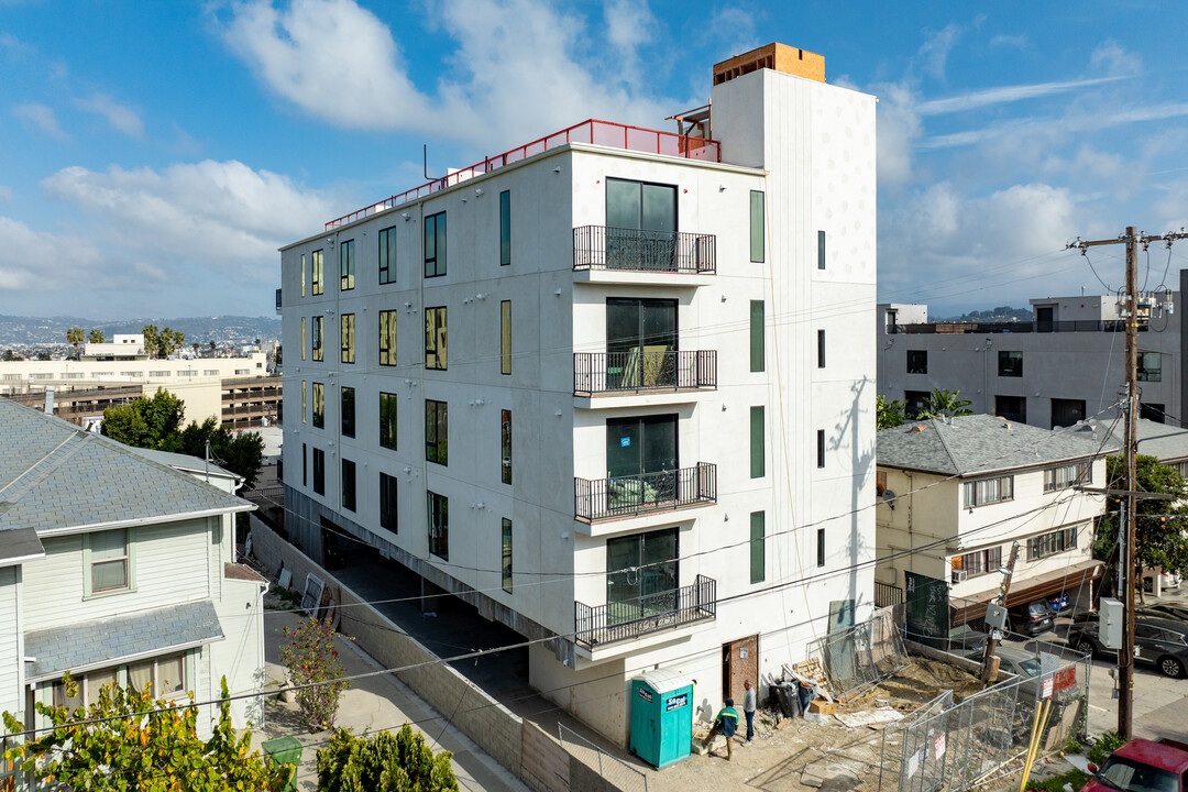 245 S Westlake Ave in Los Angeles, CA - Building Photo