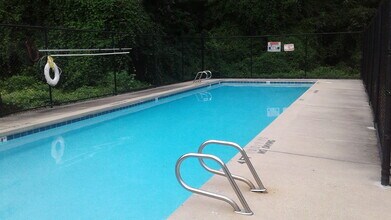 520 N Tremont Dr in Greensboro, NC - Building Photo - Building Photo